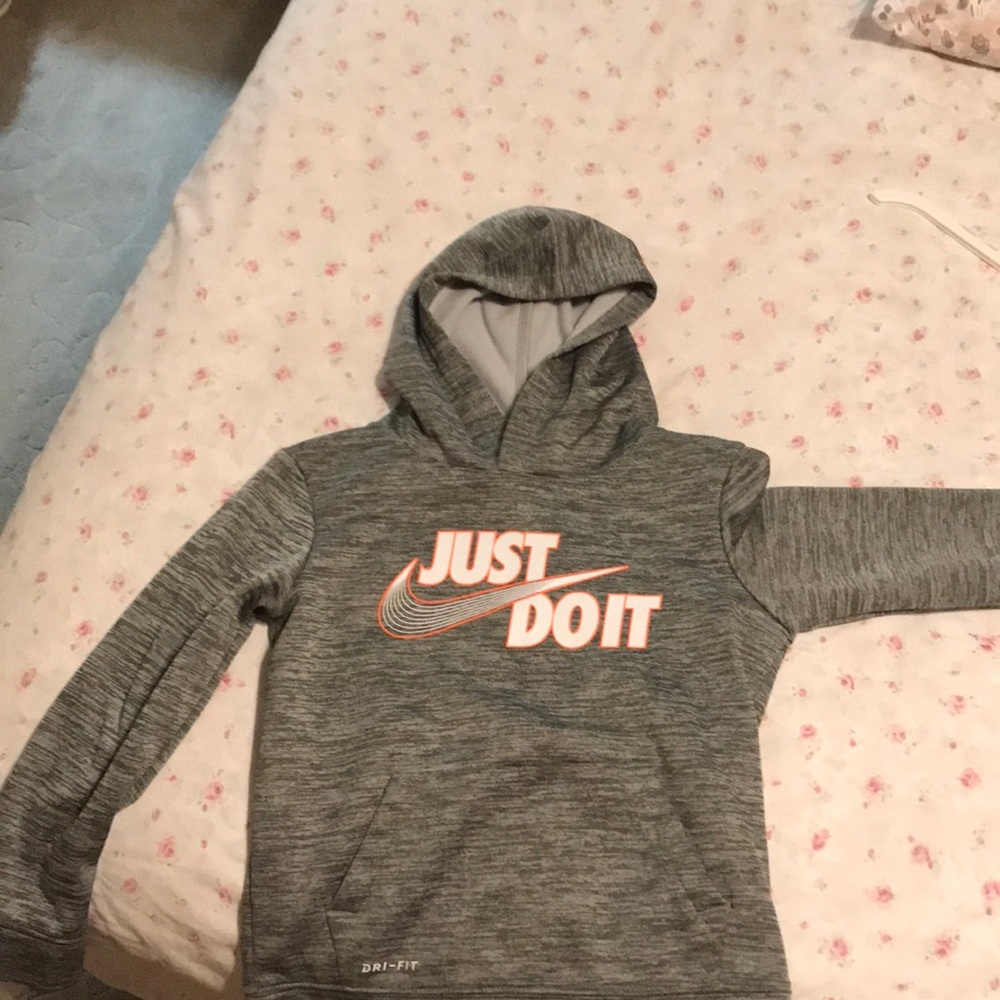 Boys (size 7) Grey Nike Hoodie.